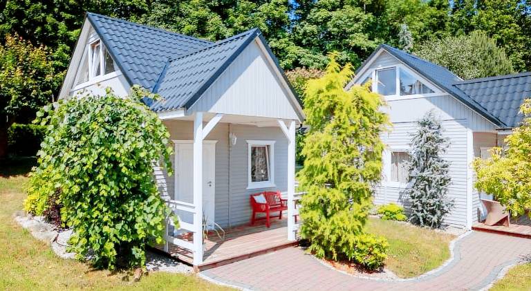 Lodge with yard & terrace — photo 4