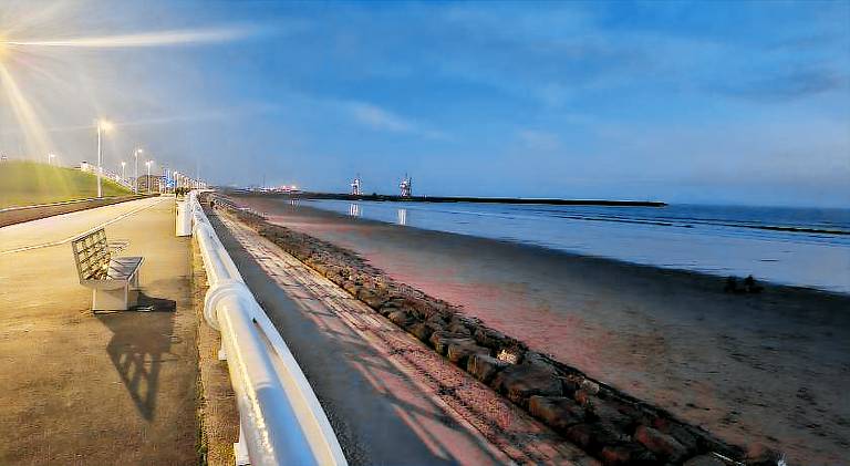 Driftmark Beachfront location Aberavon Beach Sea Views Large Driveway parking private site fibre opt — photo 4