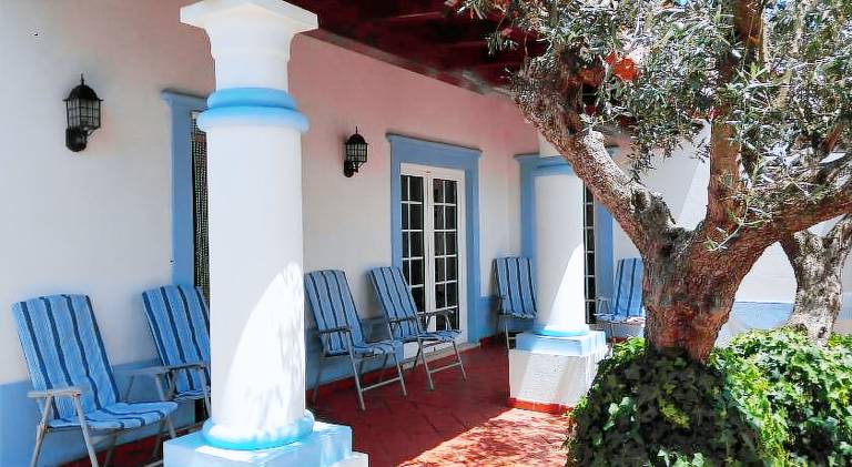 Fully equipped spacious vacation home with grill, garden & patio | Pet-friendly — photo 2