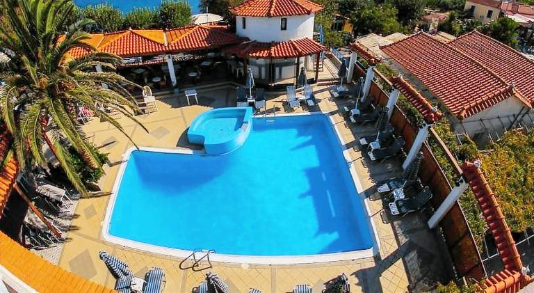 Pleasant serviced apartment with pool, garden & patio | Close to the beach | Pets are welcome — photo 3