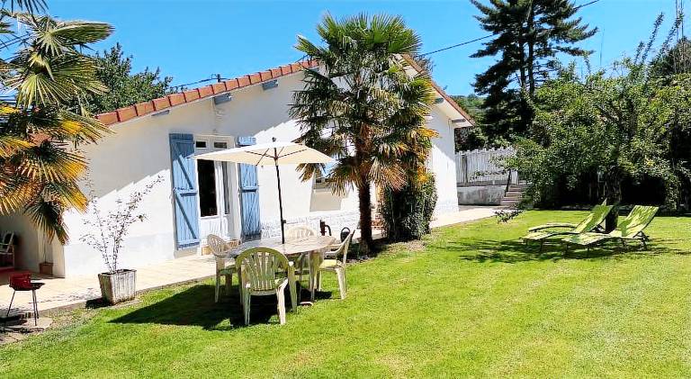 Vacation home with 2 rooms for 6 persons in Lourdes