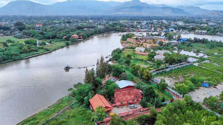 Sun & Roots Lodge Restaurant and Bar in Kampot