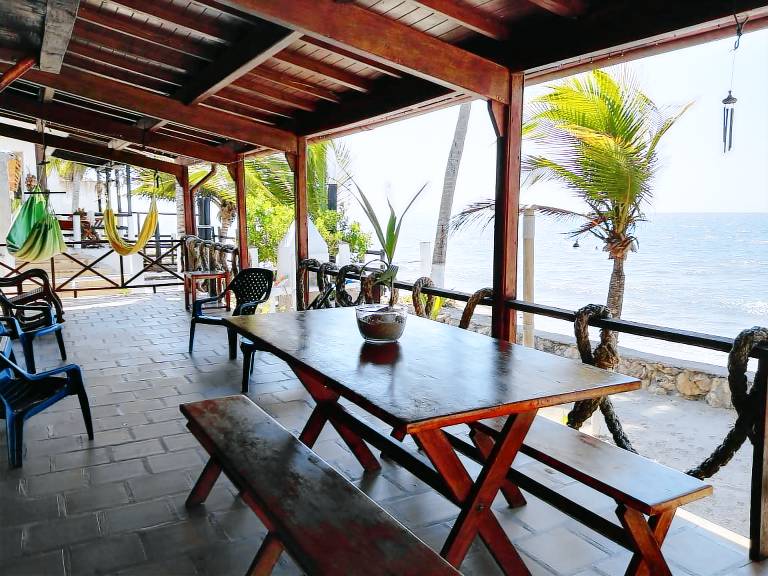 Beachfront cabin with Wi-Fi — photo 2