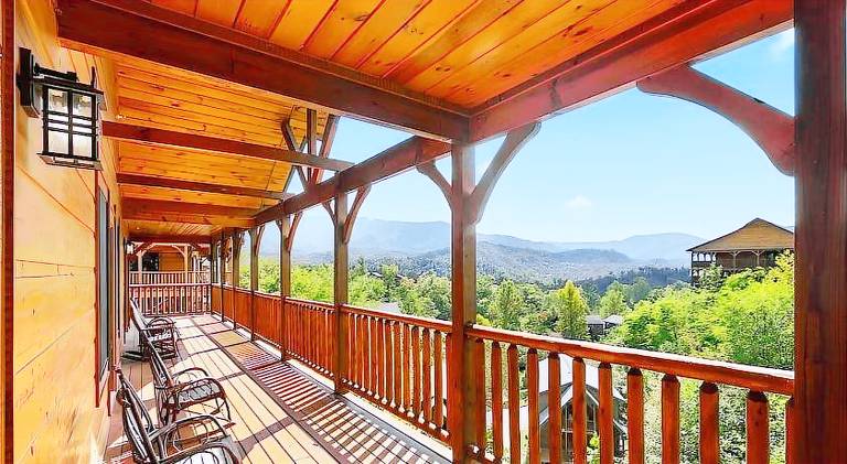 Wonderful vacation home with hot tub & pool | Pets are welcome in Gatlinburg, TN