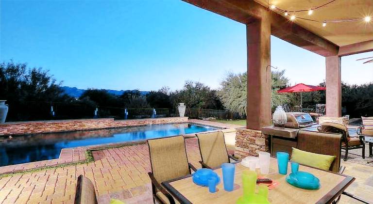 Vacation home with pool — photo 5
