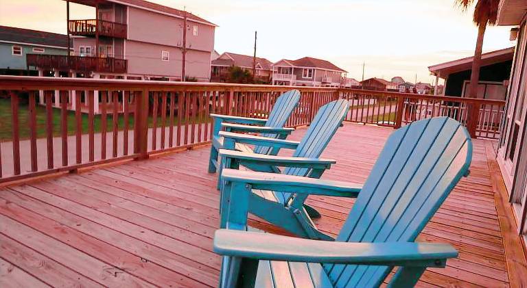 Zachary Beach House, Ocean views & walk to beach! in Galveston, TX