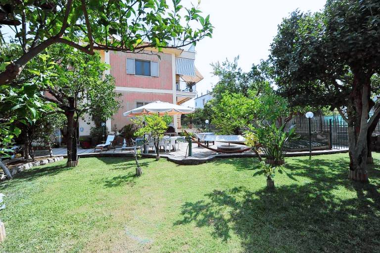 Vacation home with yard & terrace — photo 2