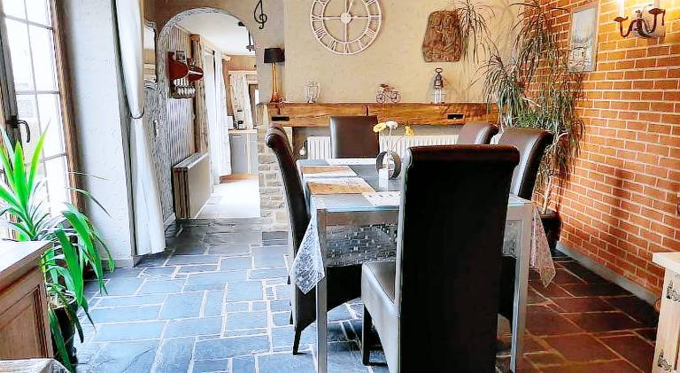 Vacation home with pool | Pet-friendly — photo 3