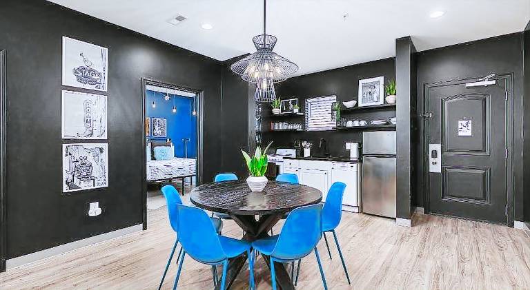 Condo Near Downtown WALK to restaurants, bars & music — photo 5