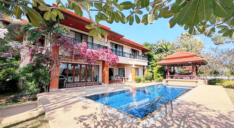 Spacious villa with pool | Dogs allowed in Sa Khu