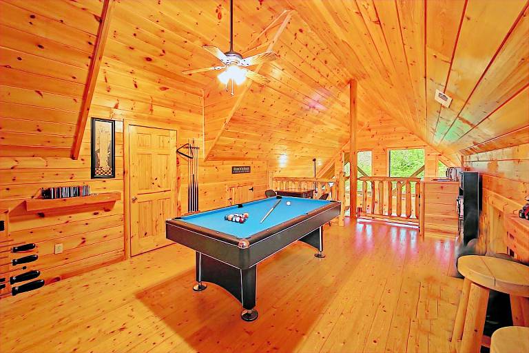 Pet Friendly Pool Table Arcade Hot Tub WiFi Fireplace — photo 2
