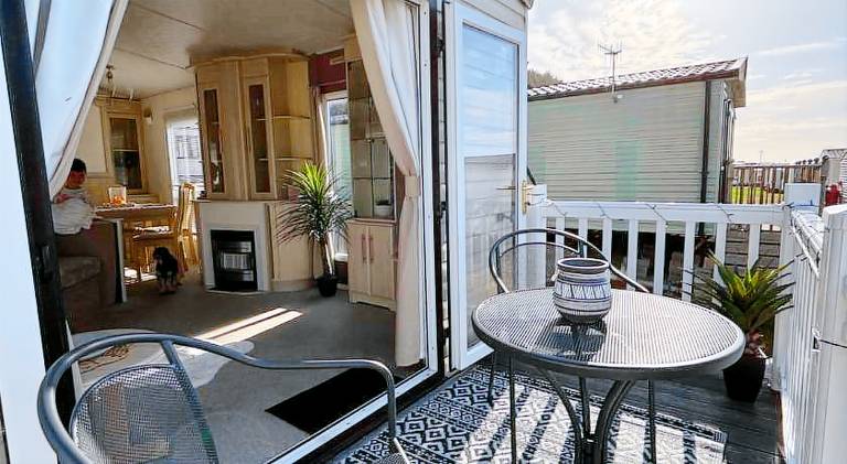 Welsh Bayview Retreat 2-Bed Caravan & 2-Bed Chalet at Clarach Bay Holiday Village — photo 4