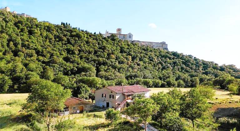 Rental apartment with terrace, garden & barbecue in Assisi