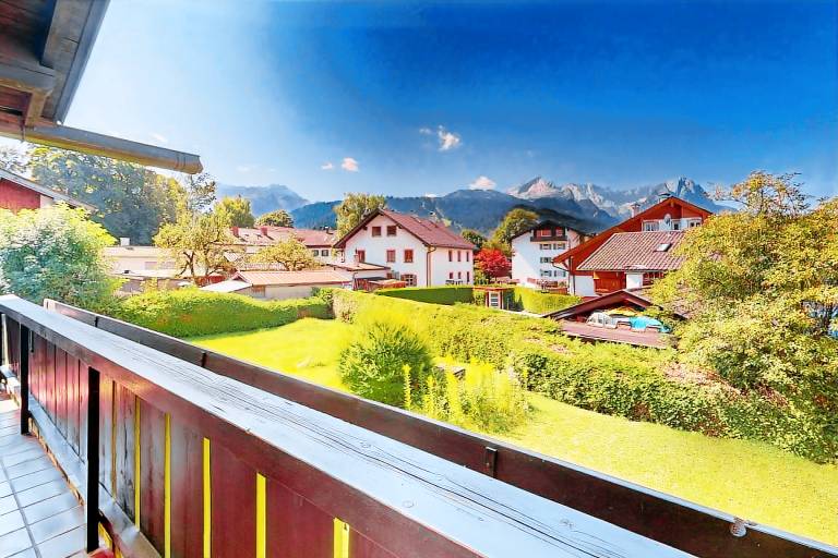 Münchner5 – Stylish Holiday Apartment with Balcony Mountain Views in Garmisch — photo 3