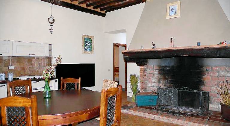 Farm with yard, terrace & private pool | Pets allowed — photo 4