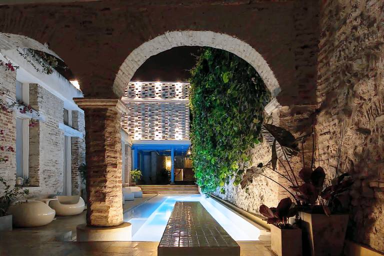 NOK 4BR Colonial Villa w Pool & Staff 24 7