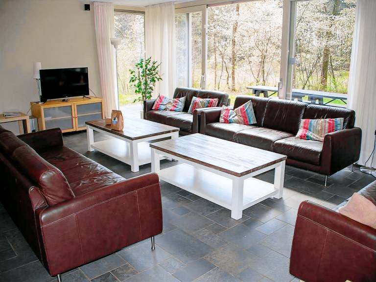 House with hot tub, terrace & yard | Pets are welcome — photo 3