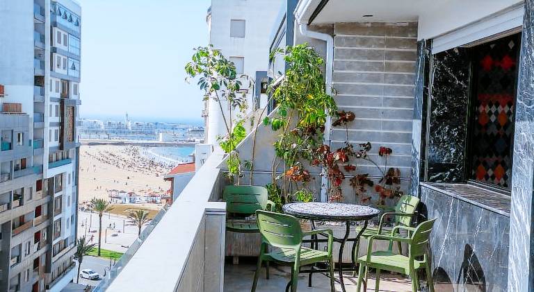 Apartment with jacuzzi & pool — photo 2