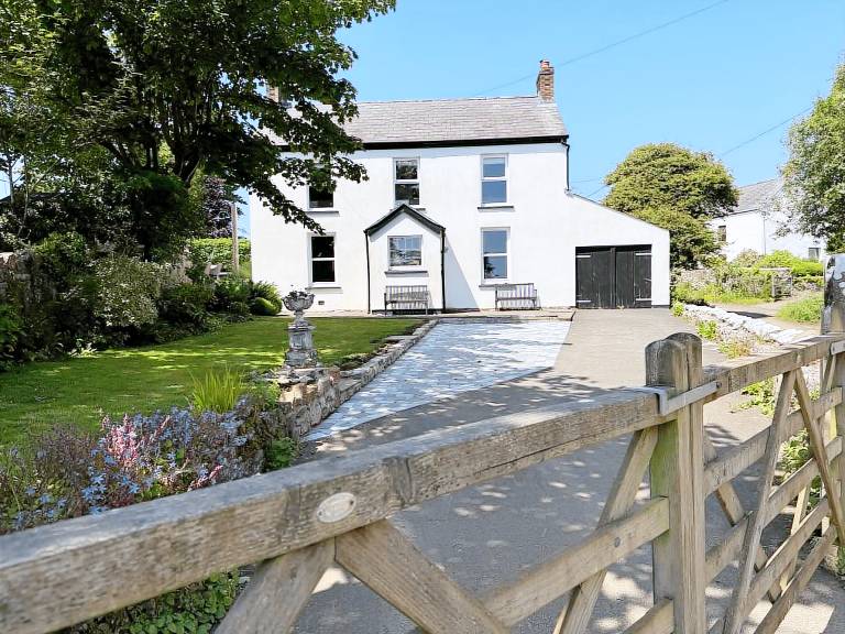 Fully equipped nice cottage with grill & yard | Beach nearby | Pet-friendly in Swansea