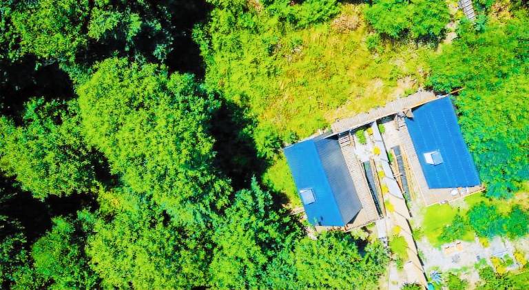 Chalet with pool, terrace & hot tub in Sapanca