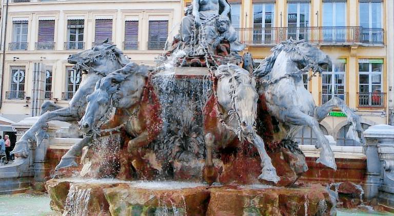 Holiday apartment | Near Lyon Cathedral | Pets allowed — photo 4