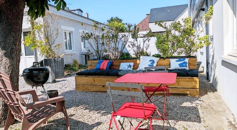 Apartment with grill, garden & terrace | Beach nearby | Suitable for remote work | Pets allowed in Granville