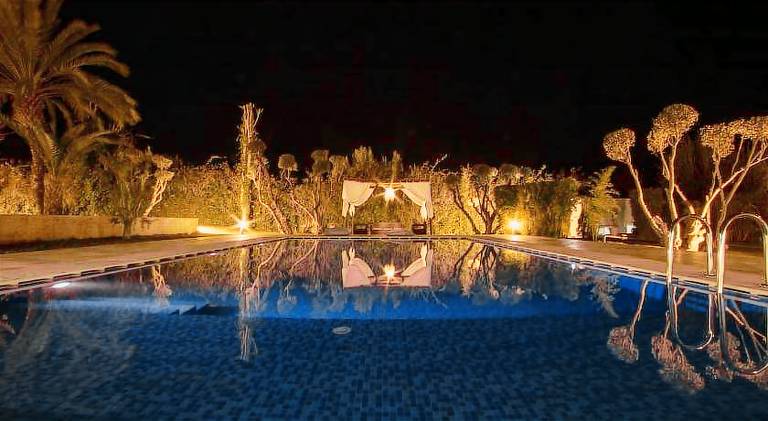 Villa with pool — photo 4
