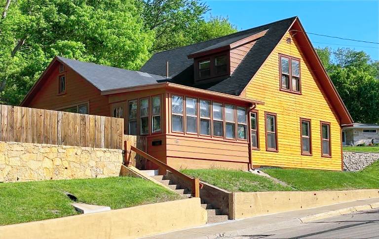 House East Dubuque