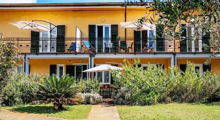Apartment with yard, barbeque & patio in Campo nell'Elba