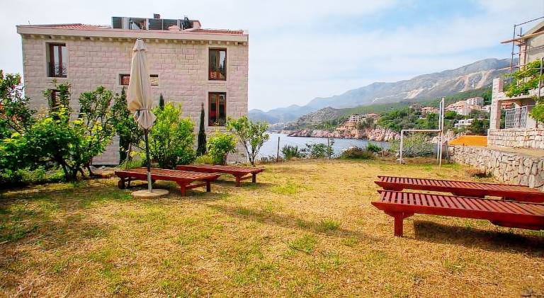 Apartment with terrace, grill & yard — photo 5