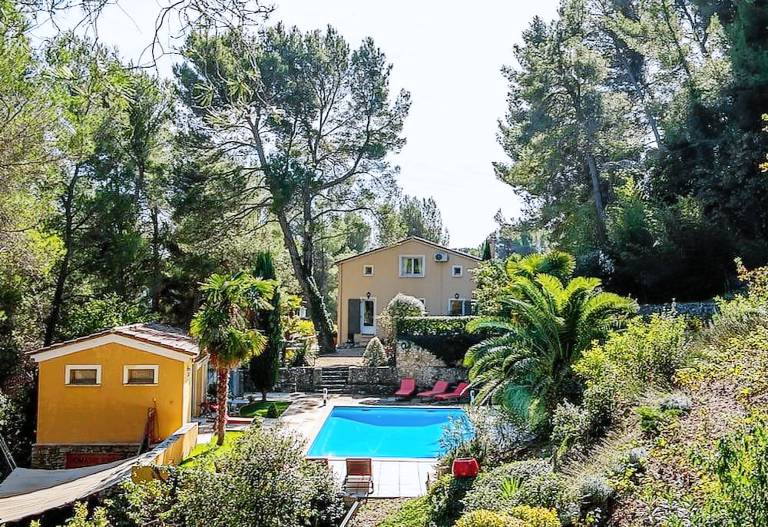 Bed & Breakfast  Cassis