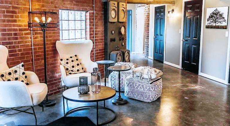 Stylish Queen Suite Near SIU Carbondale — photo 3