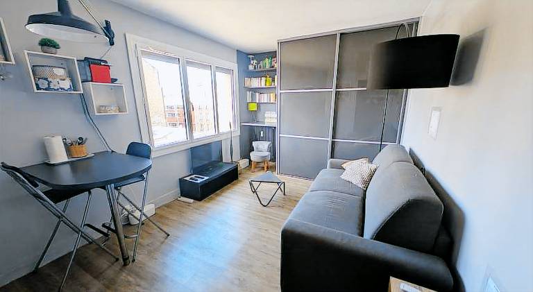Holiday apartment with 1 room for 3 persons in Clichy