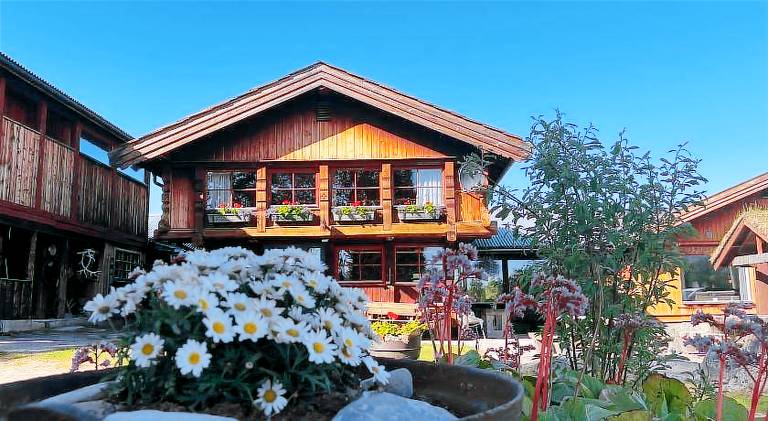 Lodge with BBQ & terrace in Ringebu