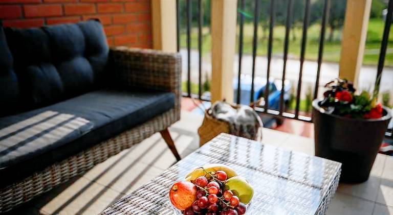 Apartment with patio — photo 4