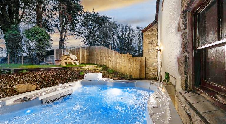 Pleasant vacation home with jacuzzi | Pets are welcome — photo 2
