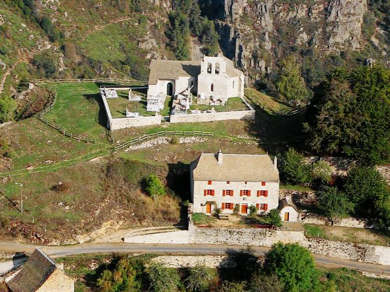 Gite with yard — photo 2