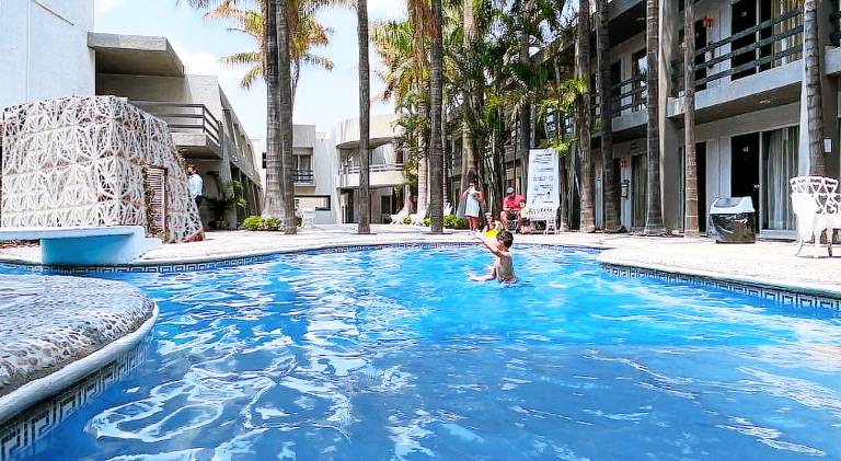 HOTEL SUITES DEL REAL — photo 3