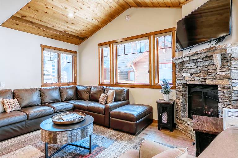 Grayfox 4 3 Bedroom 3 Bathroom Sleeps 8 Walk to Village Gondola — photo 2