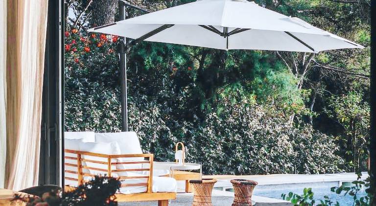 Villa with pool — photo 4