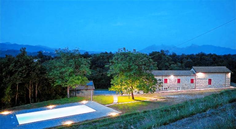 Holiday apartment with yard, pool & patio | Pets allowed in Carrara