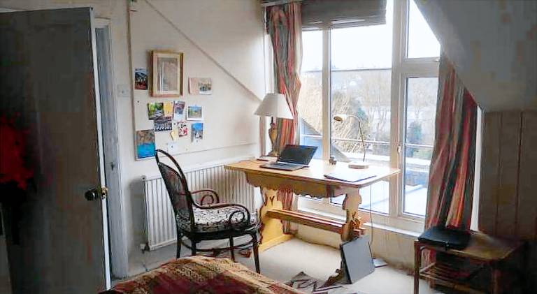 Private attic in Georgian townhouse with free parking in Warwick