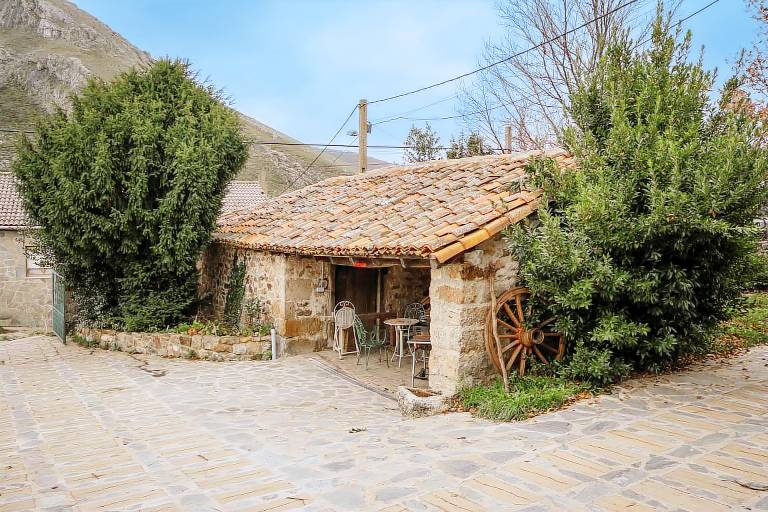 Country House 'La Casa Del Diezmo De La Montaña' with Mountain View, Private Terrace and Wi-Fi — photo 2