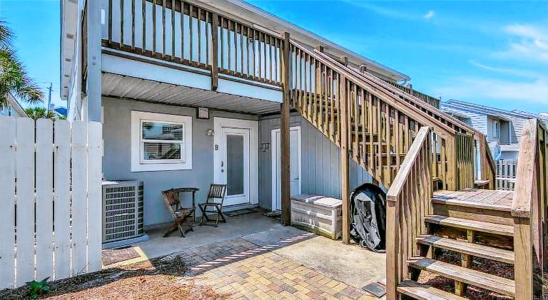 Apartment with barbecue & patio | Beach nearby | Pets allowed — photo 5