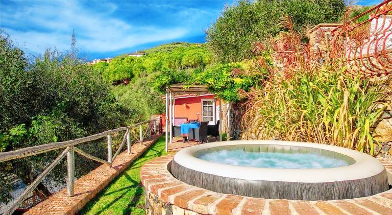 Pleasant house with hot tub | Pet-friendly in Diano Marina
