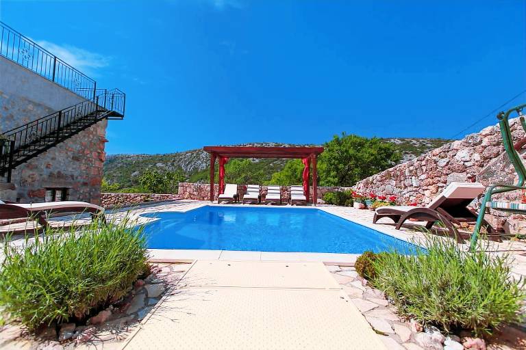 Fully equipped nice vacation home with terrace, private pool & sauna | Pets allowed — photo 3