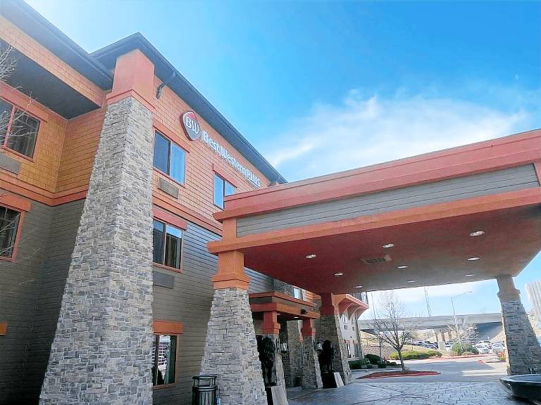 Best Western Plus KC Speedway Inn & Suites