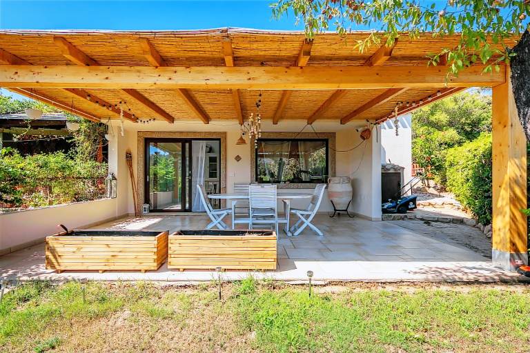 Vacation Home 'Il Bouganville' with Mountain View, Terrace & Wi-Fi in Villasimius