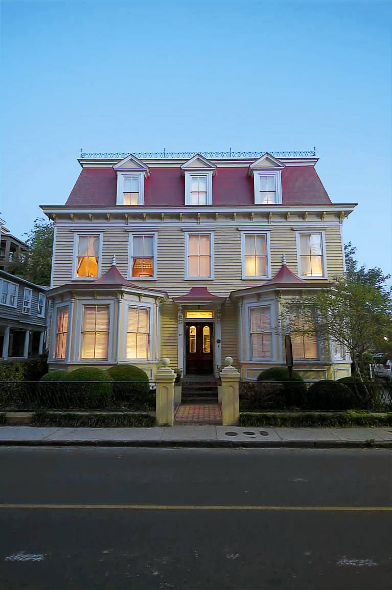 Bed and breakfast  Charleston