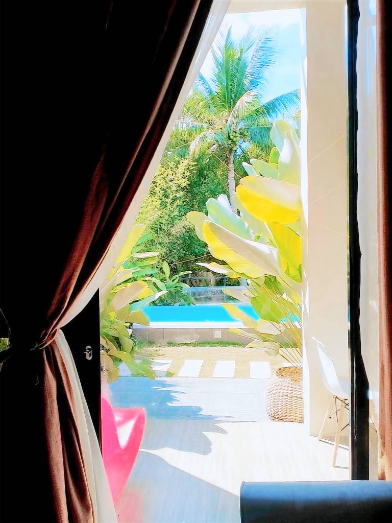 Beautiful villa with yard, pool & barbecue | Perfect for remote work | Pets allowed — photo 2